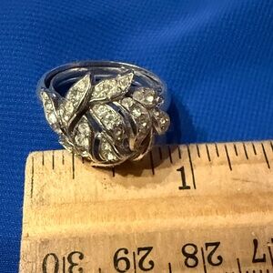 Elegant Silver Leaf Design Ring